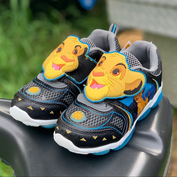 Disney Lion King Toddler Boys Light Up Shoes New - Picture 4 of 11